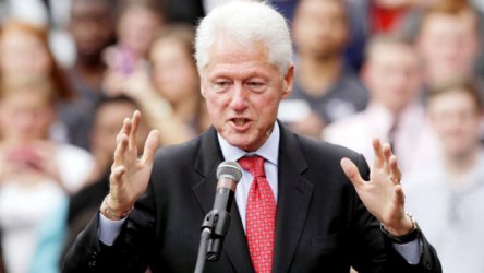 Υπόθεση Έπσταϊν: Ο Μπιλ Κλίντον δεν εμφανίστηκε να καταθέσει – Ανοιχτό το ενδεχόμενο να παραπεμφθεί για παρεμπόδιση του έργου του Κογκρέσου