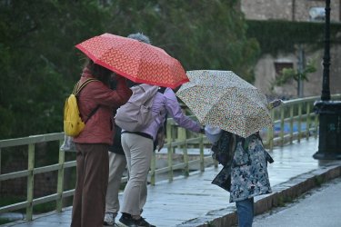Ραγδαία επιδείνωση του καιρού: Πού θα χτυπήσει η κακοκαιρία με χιόνια και καταιγίδες
