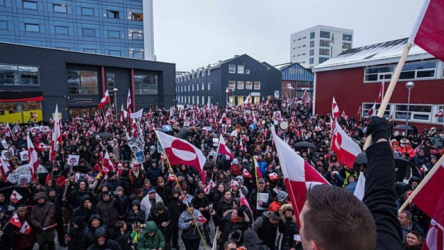 Γροιλανδία: Κύμα διαδηλώσεων κόντρα στα σχέδια Τραμπ για προσάρτηση – “Δεν πωλείται” (Βίντεο)