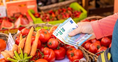 Επίμονος ο πληθωρισμός στα τρόφιμα στην ΕΕ – Τι κρατάει στα ύψη τις τιμές