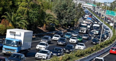 Κίνηση στους δρόμους: «Πήζουν» Κηφισός και Κηφισίας – Πού εντοπίζονται τα μεγαλύτερα προβλήματα