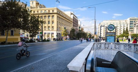 Σοβαρό τροχαίο στο κέντρο της Αθήνας – Παράσυρση πεζού από ταξί στην Πανεπιστημίου