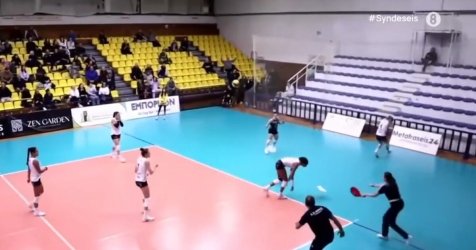 Αναστάτωση στη Θεσσαλονίκη: Έπεσαν σοβάδες στο τερέν σε αγώνα βόλεϊ – Βίντεο ντοκουμέντο