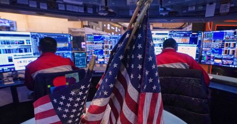 Έτοιμοι να «παίξουν» με το χρέος των ΗΠΑ οι Ευρωπαίοι – Κατέχουν το 40% αμερικανικών ομολόγων και μετοχών