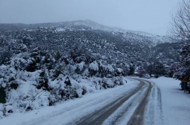 Πυκνά χιόνια μέσα σε πόλεις: Συναγερμός για την κακοκαιρία στην Αθήνα