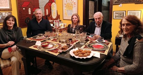 Μια πρώην πρύτανης, κήρυκας της δραχμής και του εθνικισμού, στους «Σοφούς» της Μαρίας