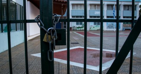 Ζάκυνθος: Με πιστόλι Zastava με «ξυσμένο» σειριακό αριθμό πήγε στο σχολείο o 14χρονος – Το πήρε από το σπίτι του