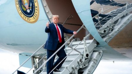 Λήξη συναγερμού για Τραμπ: Άλλαξε αεροσκάφος κι αναχωρεί ξανά για το Νταβός