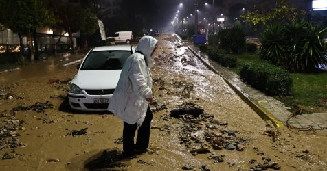 Εικόνες βιβλικής καταστροφής από την κακοκαιρία στην Άνω Γλυφάδα – Βίντεο