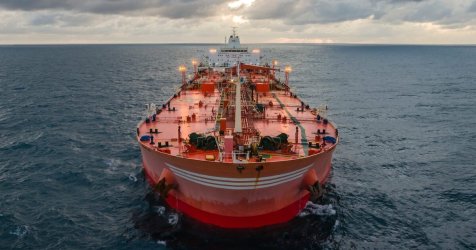 Bloomberg: Πώς το ρωσικό πετρέλαιο έγινε ξανά ελκυστικό για τους Έλληνες εφοπλιστές – Δυο εταιρείες στο προσκήνιο