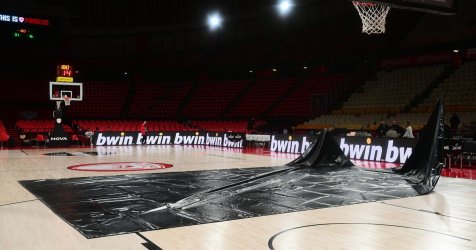 Στη Βουλή το… κολυμβητήριο του ΣΕΦ με την πρώτη καταιγίδα