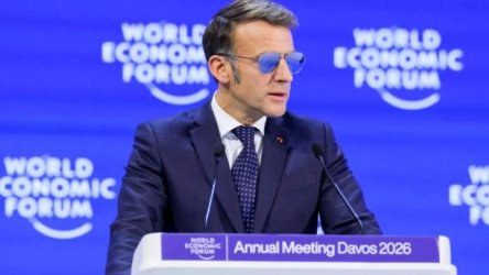 Viral η εμφάνιση του Μακρόν με τα γυαλιά των 700 ευρώ – Εκτοξεύτηκαν οι πωλήσεις και οι μετοχές