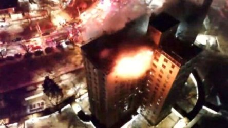 Νέα Υόρκη: Ένας νεκρός και 14 τραυματίες ο τραγικός απολογισμός της φωτιάς στο Μπρονξ – Ερωτήματα για την ασφάλεια του κτιρίου (Βίντεο)