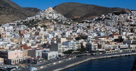 Θρίλερ στη Σύρο με νεκρή γυναίκα – Βρήκαν τη σορό της στη θάλασσα