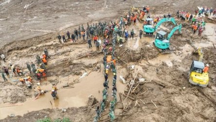 Ινδονησία: 23 στρατιωτικοί νεκροί από κατολισθήσεις στη δυτική Ιάβα