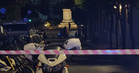 Ύποπτη μηχανή έξω από την Τράπεζα της Ελλάδος – Στο σημείο κλιμάκιο του ΤΕΕΜ (Βίντεο)