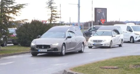 LIVE: Ξεκίνησε η επιστροφή στην Ελλάδα των επτά σορών των φίλων του ΠΑΟΚ