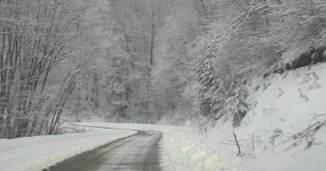 Εγκλωβισμένα 15 άτομα στα χιόνια στον Λαϊλιά Σερρών