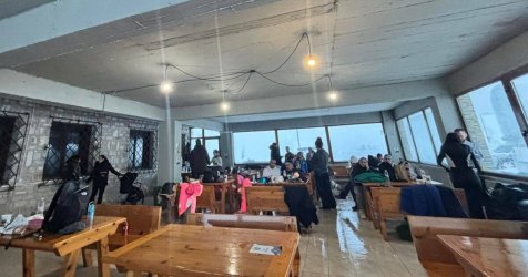 Αγωνία στη Δράμα – Δεκάδες εγκλωβισμένοι στο χιονοδρομικό κέντρο του Φαλακρού