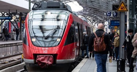 Γερμανία: Έπαθε έμφραγμα ο πατέρας του ελεγκτή που ξυλοκοπήθηκε μέχρι θανάτου στο τρένο