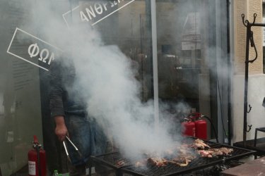 Τσικνοπέμπτη 2026: Τι ισχύει τελικά με αργία και ημιαργία