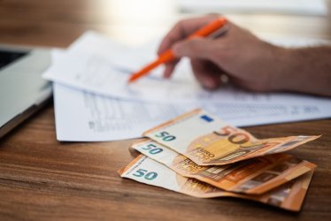Επιδότηση έως 17.500 ευρώ για νέες επιχειρήσεις από τη ΔΥΠΑ