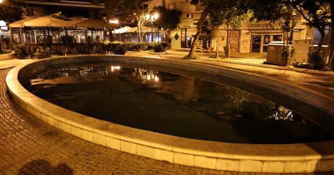 Καλλιθέα: Τουλάχιστον 10 λεπτά βρισκόταν στο νερό του συντριβανιού το 2χρονο κορίτσι