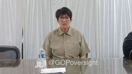 Υπόθεση Έπσταϊν: Με φόρμα φυλακής η Μάξγουελ ενώπιον Επιτροπής της Βουλής – Επικαλέστηκε το δικαίωμα της σιωπής (Βίντεο)