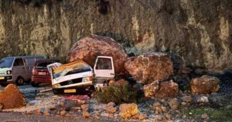 Σαν από βομβαρδισμό η Ήπειρος: Κατολισθήσεις βράχων, ζημιές και διακοπή κυκλοφορίας στην Ιόνια Οδό από την κακοκαιρία