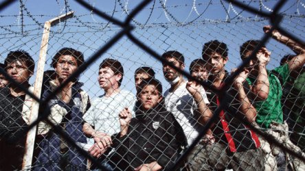 Μεταναστευτικό: Tι αλλάζει με τις συμφωνίες με τρίτες χώρες – Πώς θα γίνει ταχύτερη η επεξεργασία αιτήσεων ασύλου