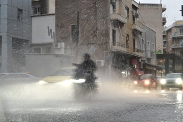 Κακοκαιρία με «γραμμή λαίλαπας» εκατοντάδων χιλιομέτρων – Στο επίκεντρο και η Αττική