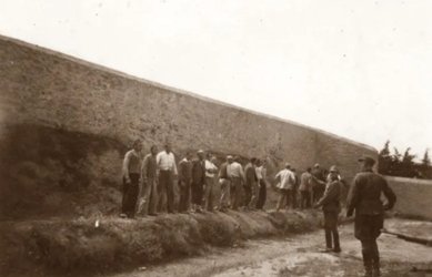 Καισαριανή: Οι φωτογραφίες των εκτελεσθέντων στην Ελλάδα – Το παρασκήνιο των διαπραγματεύσεων