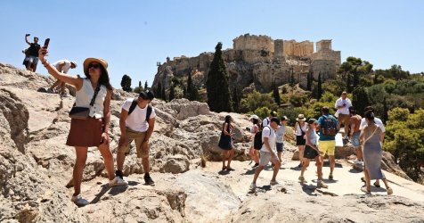 «Έσπασε» ταμεία ο Τουρισμός το 2025: Ιστορικό ρεκόρ 23,63 δισ. στις εισπράξεις – «Έκπληξη» ο Δεκέμβριος