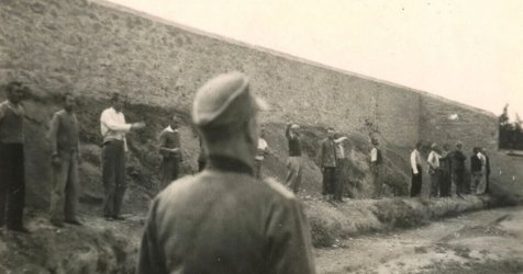 «Τώρα μπορούμε να δούμε το θάρρος τους»: Συγκινητικό αφιέρωμα του Guardian στους 200 της Καισαριανής