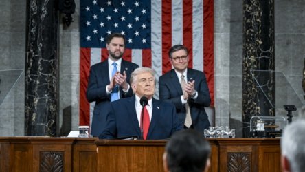 Τράμπ στην ομιλία του για την “Κατάσταση της Ένωσης”: Το έθνος μας επέστρεψε πλουσιότερο και ισχυρότερο από ποτέ – Αυστηρή προειδοποίηση στο Ιράν