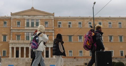 Καιρός: Ο Μάρτιος κάνει ποδαρικό με ψύχρα σε Αθήνα, Θεσσαλονίκη – Τι δείχνουν τα ensembles