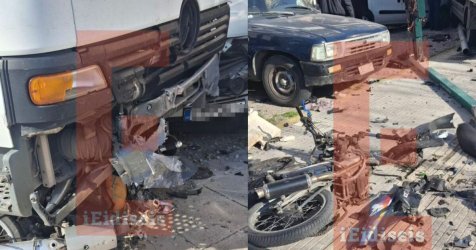 Σοβαρό τροχαίο στη Θηβών: Φορτηγό ξέφυγε της πορείας του και έπεσε πάνω σε ΙΧ