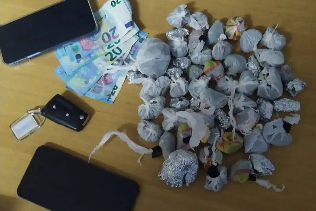 Γλυφάδα: Χειροπέδες σε 28χρονο για διακίνηση ναρκωτικών μετά από έλεγχο της Ο.Π.Κ.Ε.