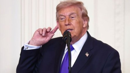 “Βυθίζεται” η δημοτικότητα του Τραμπ: “Μουδιασμένες” οι ΗΠΑ – Τι ανέφερε Έλληνας δημοσιογράφος της ομογένειας στα Παραπολιτικά 90,1