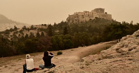 Πέπλο αφρικανικής σκόνης σκεπάζει την Ελλάδα – Ποιες περιοχές επηρεάζονται (Βίντεο)