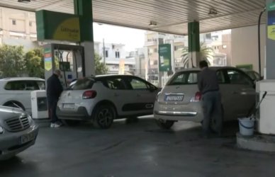 «Τελείωσε η αμόλυβδη»: Ουρές σε όλη την Αττική – Η τιμή της βενζίνης σήμερα