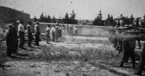 Συγκλονιστικό ιστορικό ντοκουμέντο – Η φωτογραφία από τη στιγμή της εκτέλεσης των «200» της Καισαριανής