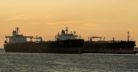 «Μέρα με τη μέρα δυσκολεύουν τα πράγματα»: Σύζυγος εγκλωβισμένου Έλληνα ναυτικού μιλά στο iEidiseis.gr