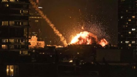 Μπαράζ βομβαρδισμών στη Μέση Ανατολή: Σειρήνες στο Τελ Αβίβ, σφυροκόπημα σε Λίβανο και Τεχεράνη – Απειλές του Ιράν προς την Ευρώπη, “οι επιχειρήσεις θα κρατήσουν 4-6 εβδομάδες” λέει ο Λευκός Οίκος