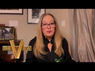 Ποιοι μοιράστηκαν τις αμοιβές τους με την Κριστίνα Άπλγκεϊτ λόγω «προσβλητικής» προσφοράς