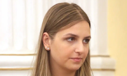 Οργισμένη απάντηση της Σοφίας Μητσοτάκη σε fake news περί επιστροφής με ιδιωτικό jet από το Ντουμπάι