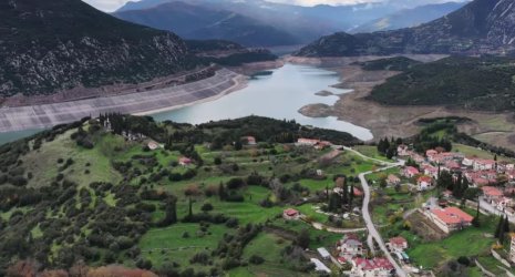 Ανέβηκε η στάθμη του νερού στον Μόρνο μετά τις βροχοπτώσεις