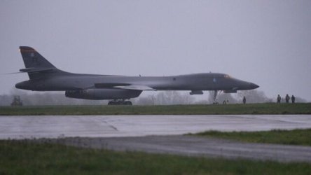 Ηνωμένο Βασίλειο: Έφτασαν τα βομβαρδιστικά Β-1 των ΗΠΑ – Είναι αυτή η “πιο μεγάλη μέρα του πολέμου”; (Βίντεο)