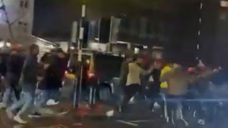 Λονδίνο: Πλακώθηκαν Ιρανοί μεταξύ τους – Σιγόνταραν σκληροπυρηνικοί που κρατούσαν σημαίες των Ισραήλ και ΗΠΑ (Εικόνες & Βίντεο)