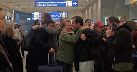 «Επιστροφή στην Πατρίδα: Οι 500 Έλληνες από το Ντουμπάι μοιράζονται τις εμπειρίες τους (βίντεο)»